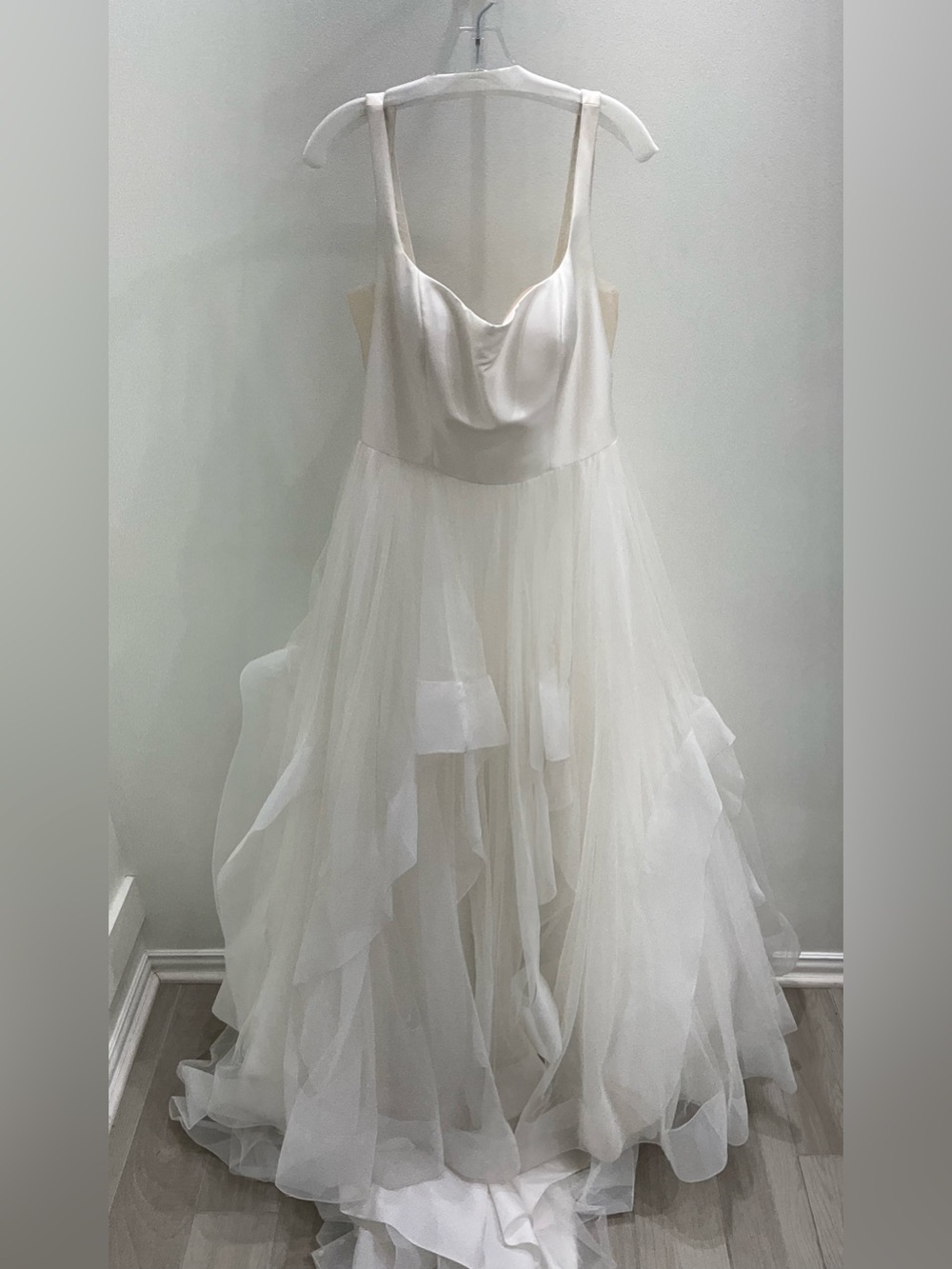 Allure Bridals Ivory/White Romantic Tulle Wedding Dress 12